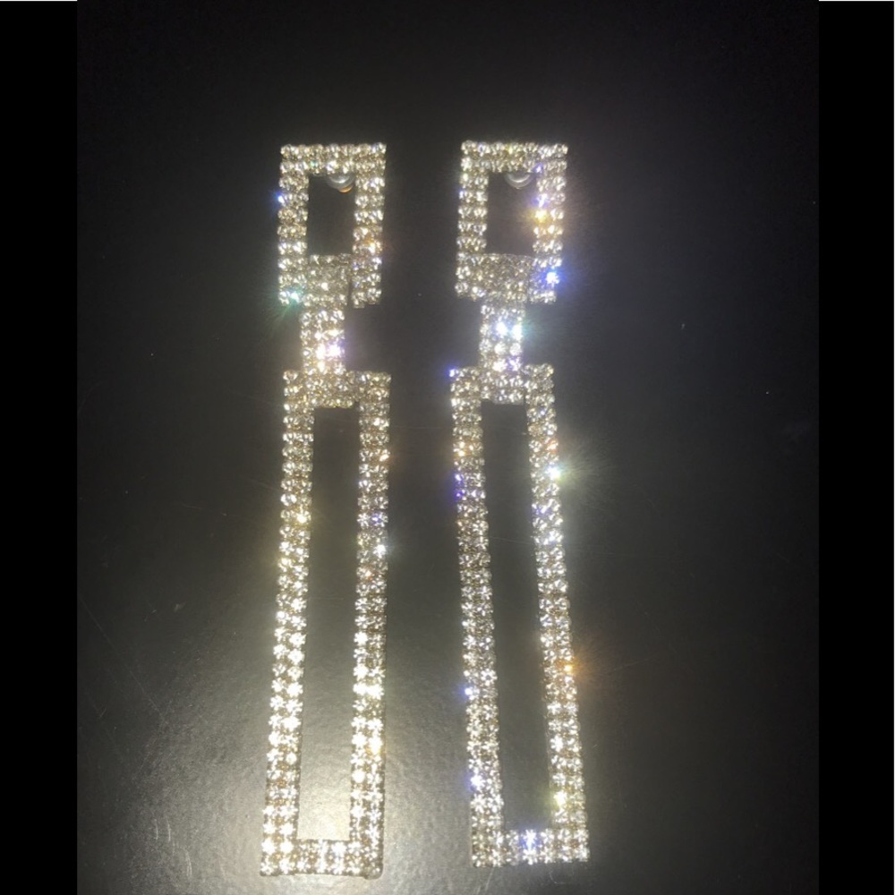 NWOT EARRINGS RECTANGLE CRYSTAL LIGHTWEIGHT AND BEAUTIFUL BRAND NEW